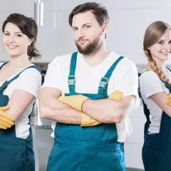 Czy sprzątaczka jest pracownikiem samorządowym? Zaskakujące fakty i przepisy