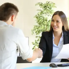 Czy pracodawca dostaje pieniądze za zatrudnienie Ukraińca? Prawda i mity